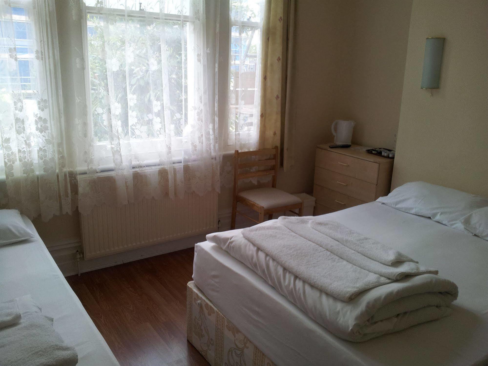 Queens Drive Hotel At Finsbury Park Londres Extérieur photo