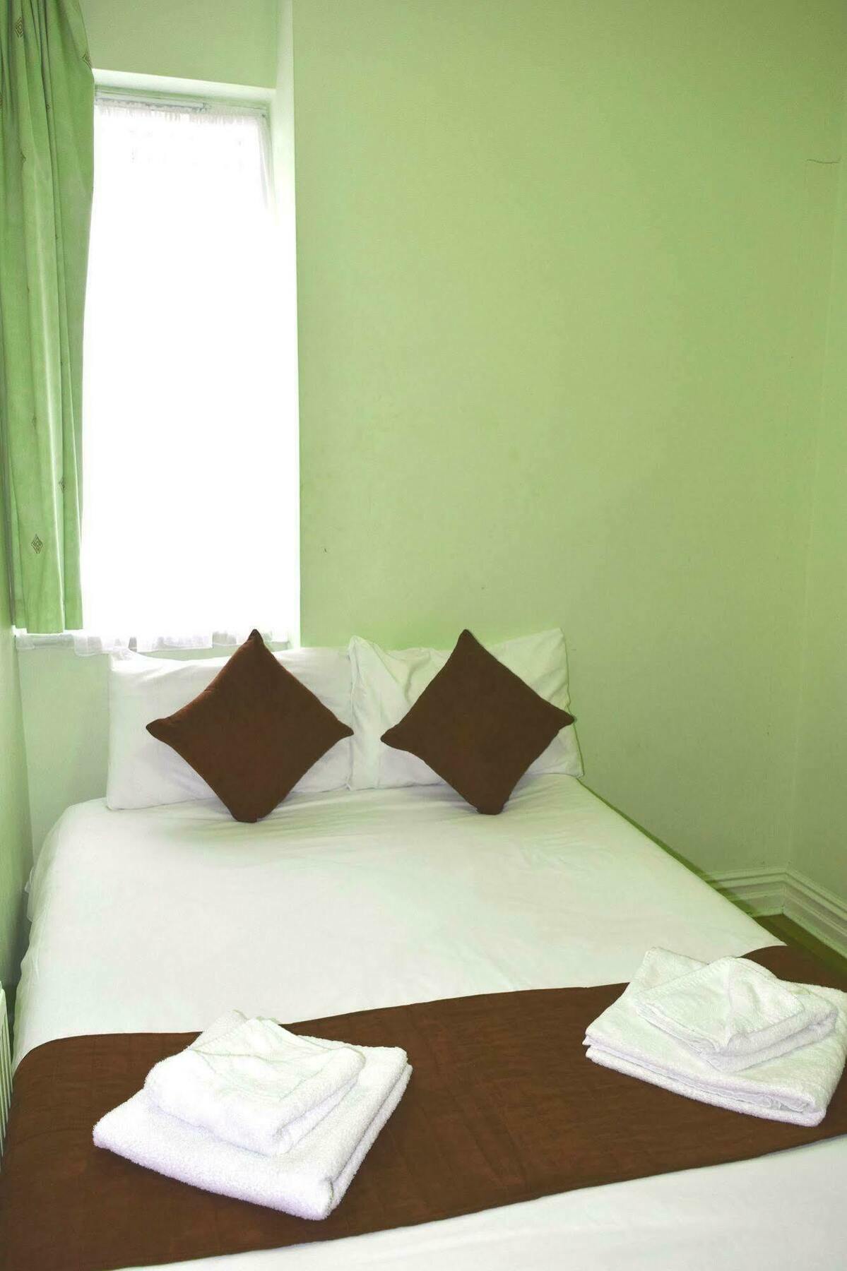 Queens Drive Hotel At Finsbury Park Londres Extérieur photo
